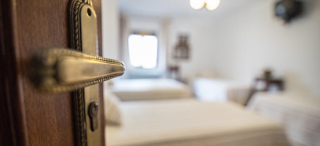 Hostal Alba Taruta Guadalupe  Oda fotoğraf
