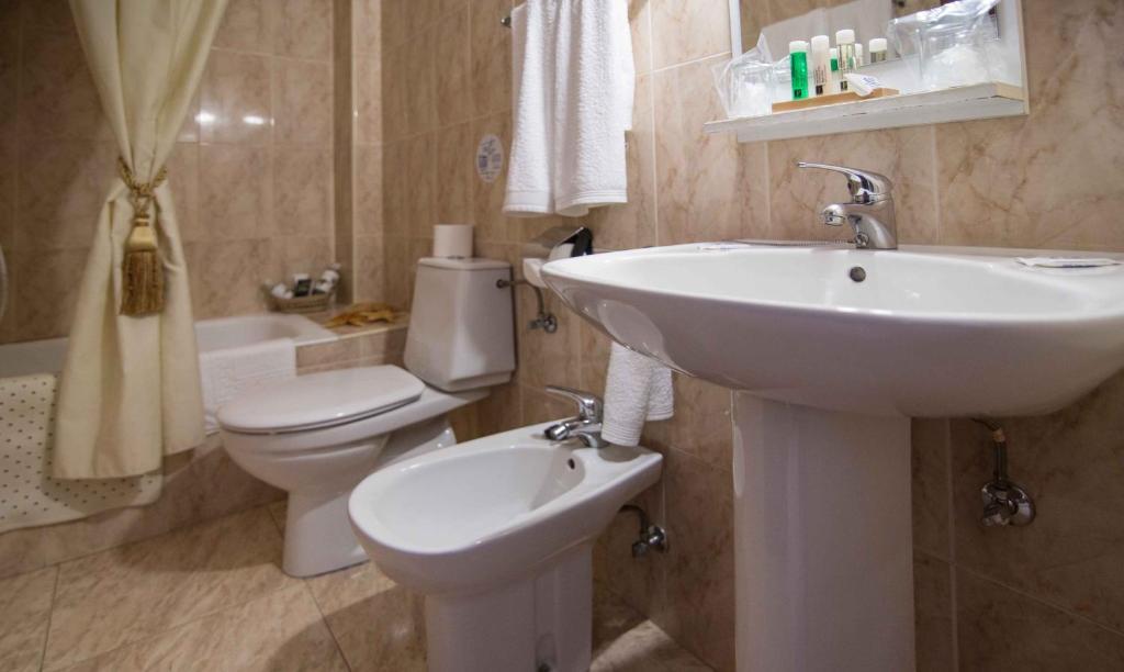 Hostal Alba Taruta Guadalupe  Dış mekan fotoğraf